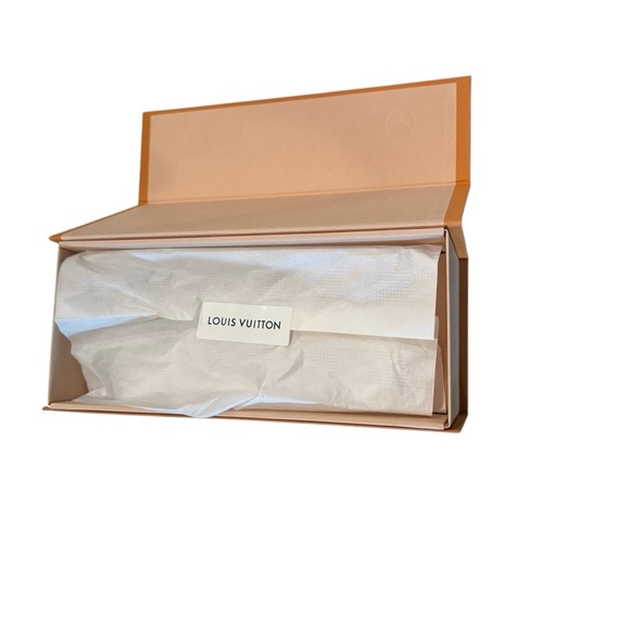 🧡 Louis Vuitton Magnetic Perfume Gift Box with Dust Cover 🧡 - Picture 2 of 10